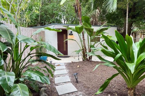 House in Oakland Park, Florida 2 bedrooms, 76.64 sq.m. № 2399944