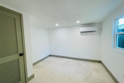 House in Oakland Park, Florida 2 bedrooms, 76.64 sq.m. № 2399944 - photo 16