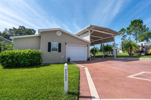 House in Davenport, Florida 2 bedrooms, 118.26 sq.m. № 1905955 - photo 1