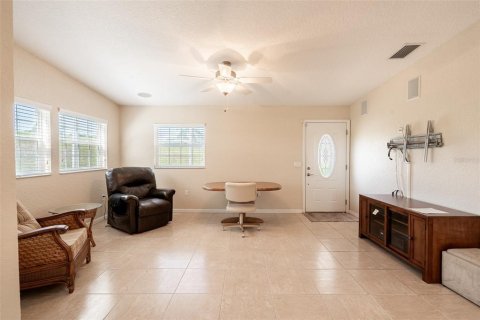 House in Davenport, Florida 2 bedrooms, 118.26 sq.m. № 1905955 - photo 2
