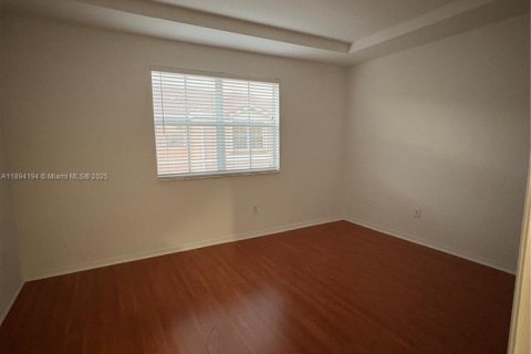 Снять в аренду таунхаус в Майами, Флорида 3 спальни, 148.83м2, № 1946062 - фото 10
