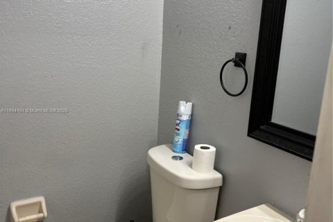 Снять в аренду таунхаус в Майами, Флорида 3 спальни, 148.83м2, № 1946062 - фото 7