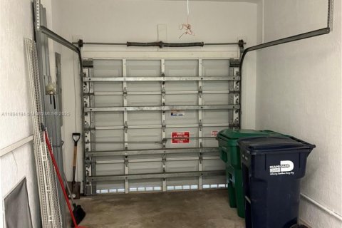 Снять в аренду таунхаус в Майами, Флорида 3 спальни, 148.83м2, № 1946062 - фото 22