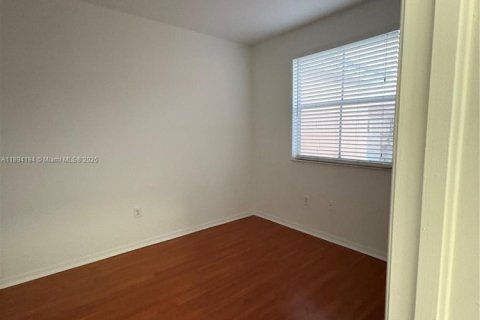 Снять в аренду таунхаус в Майами, Флорида 3 спальни, 148.83м2, № 1946062 - фото 14