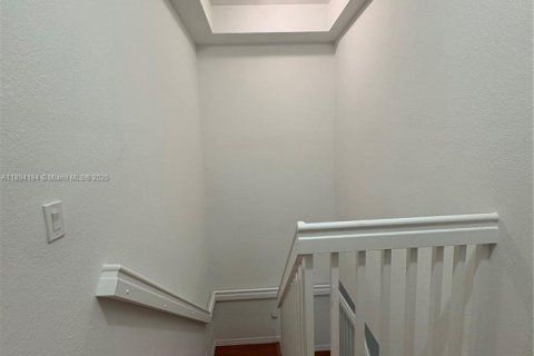 Снять в аренду таунхаус в Майами, Флорида 3 спальни, 148.83м2, № 1946062 - фото 18