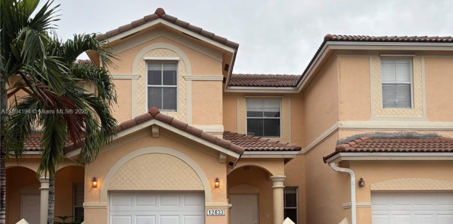 Таунхаус в Майами, Флорида 3 спальни, 148.83м2 № 1946062