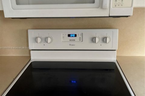 Снять в аренду таунхаус в Майами, Флорида 3 спальни, 148.83м2, № 1946062 - фото 5