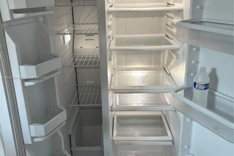 Снять в аренду таунхаус в Майами, Флорида 3 спальни, 148.83м2, № 1946062 - фото 4