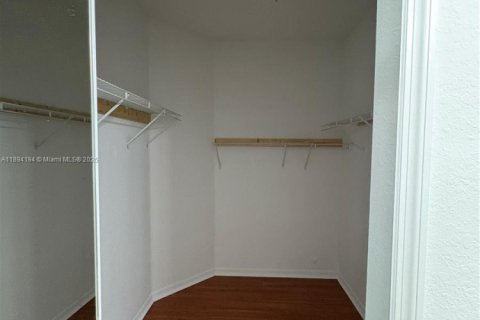 Снять в аренду таунхаус в Майами, Флорида 3 спальни, 148.83м2, № 1946062 - фото 11