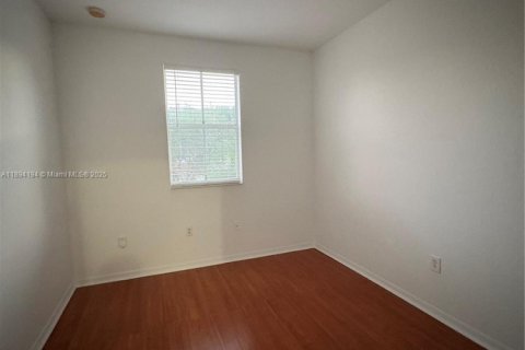 Снять в аренду таунхаус в Майами, Флорида 3 спальни, 148.83м2, № 1946062 - фото 16