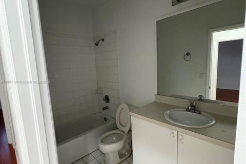 Снять в аренду таунхаус в Майами, Флорида 3 спальни, 148.83м2, № 1946062 - фото 15