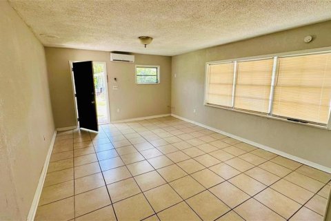 House in Lakeland, Florida 1 bedroom, 48.31 sq.m. № 2150517 - photo 6