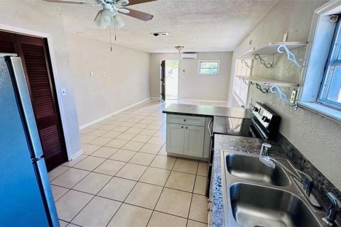 House in Lakeland, Florida 1 bedroom, 48.31 sq.m. № 2150517 - photo 4