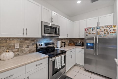 Townhouse in Miami, Florida 3 bedrooms, 154.4 sq.m. № 2038329 - photo 24