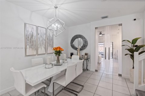 Townhouse in Miami, Florida 3 bedrooms, 154.4 sq.m. № 2038329 - photo 11
