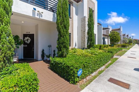 Townhouse in Miami, Florida 3 bedrooms, 154.4 sq.m. № 2038329 - photo 2