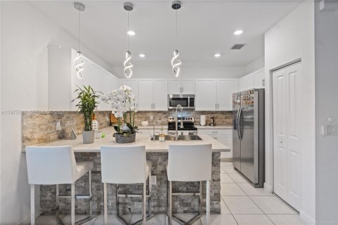 Townhouse in Miami, Florida 3 bedrooms, 154.4 sq.m. № 2038329 - photo 21