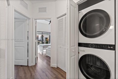 Townhouse in Miami, Florida 3 bedrooms, 154.4 sq.m. № 2038329 - photo 29