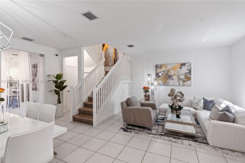 Townhouse in Miami, Florida 3 bedrooms, 154.4 sq.m. № 2038329 - photo 7