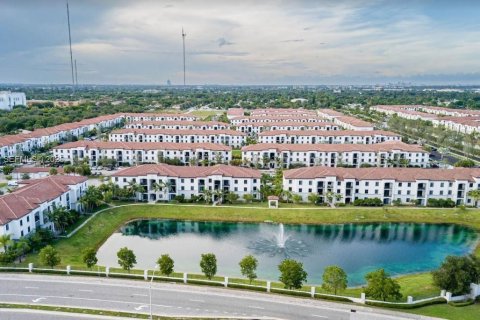 Townhouse in Miami, Florida 3 bedrooms, 154.4 sq.m. № 2038329 - photo 4