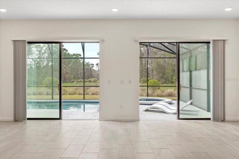 House in Davenport, Florida 12 bedrooms, 471.57 sq.m. № 1537924 - photo 18