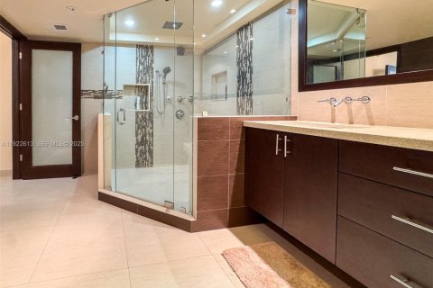 Снять в аренду кондоминиум в Серфсайд, Флорида 3 спальни, 219.9м2, № 2082800 - фото 26