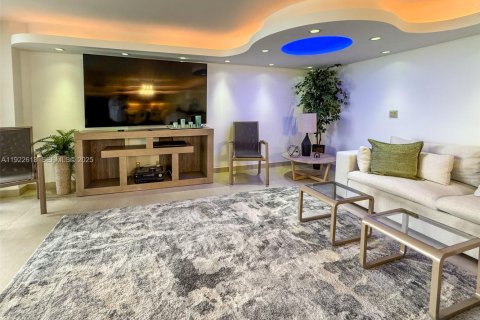 Снять в аренду кондоминиум в Серфсайд, Флорида 3 спальни, 219.9м2, № 2082800 - фото 7