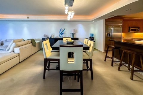 Снять в аренду кондоминиум в Серфсайд, Флорида 3 спальни, 219.9м2, № 2082800 - фото 18