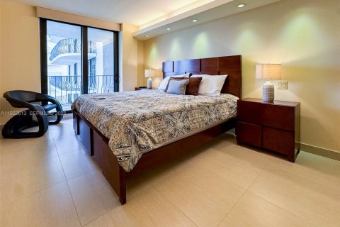 Снять в аренду кондоминиум в Серфсайд, Флорида 3 спальни, 219.9м2, № 2082800 - фото 22