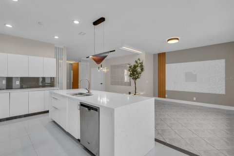 House in Weston, Florida 4 bedrooms, 186.92 sq.m. № 1785455 - photo 23