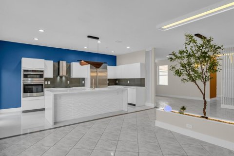 House in Weston, Florida 4 bedrooms, 186.92 sq.m. № 1785455 - photo 18