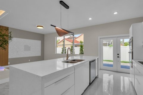 House in Weston, Florida 4 bedrooms, 186.92 sq.m. № 1785455 - photo 22