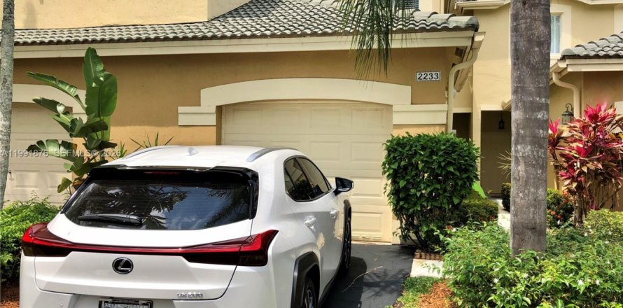 Adosado en Weston, Florida 3 dormitorios, 135.73 m2 № 2057255