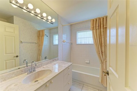 Casa en venta en Sarasota, Florida, 2 dormitorios, 124.21 m2 № 1893816 - foto 22