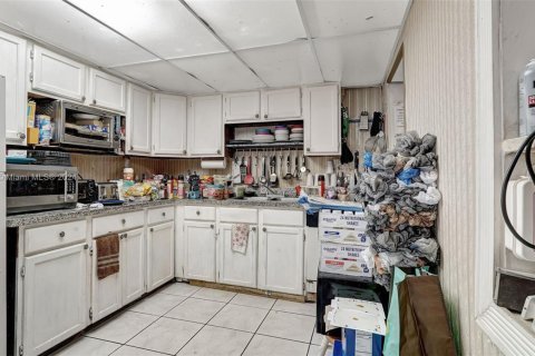 Commercial property in Miami Gardens, Florida № 1728746 - photo 17