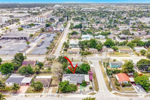Commercial property in Miami Gardens, Florida № 1728746 - photo 6