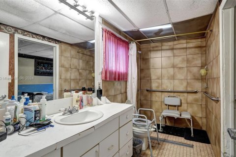 Commercial property in Miami Gardens, Florida № 1728746 - photo 25
