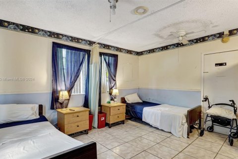 Commercial property in Miami Gardens, Florida № 1728746 - photo 20