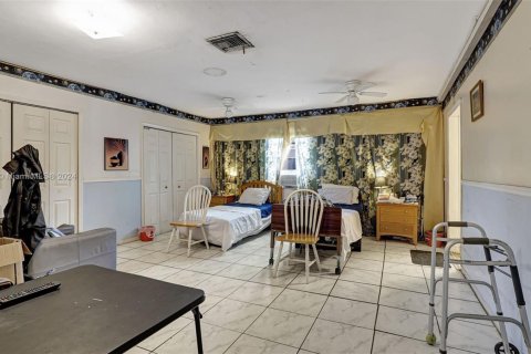 Commercial property in Miami Gardens, Florida № 1728746 - photo 24