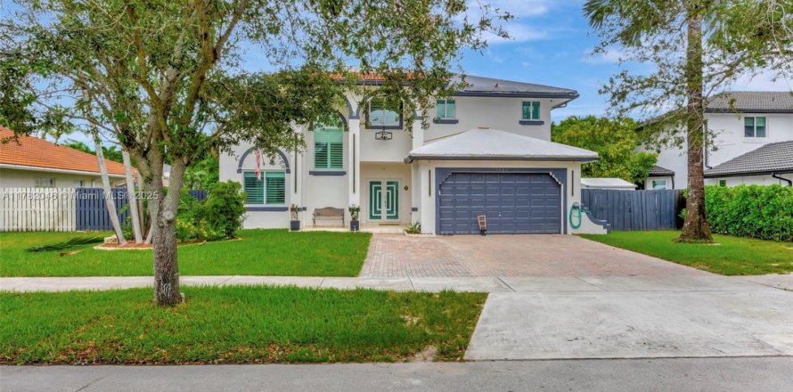 Casa en Miami, Florida 5 dormitorios, 247.77 m2 № 1969628