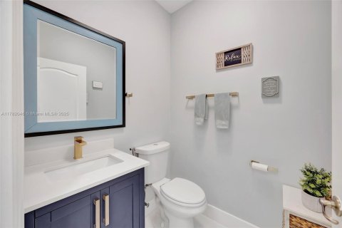 Casa en venta en Miami, Florida, 5 dormitorios, 247.77 m2 № 1969628 - foto 21