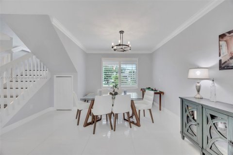 Casa en venta en Miami, Florida, 5 dormitorios, 247.77 m2 № 1969628 - foto 20