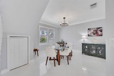Casa en venta en Miami, Florida, 5 dormitorios, 247.77 m2 № 1969628 - foto 18