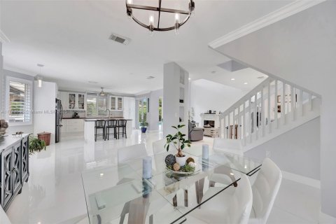 Casa en venta en Miami, Florida, 5 dormitorios, 247.77 m2 № 1969628 - foto 19