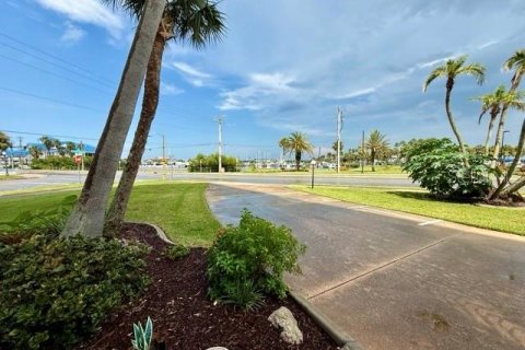 Condo in Daytona Beach, Florida, 2 bedrooms  № 1906429 - photo 16