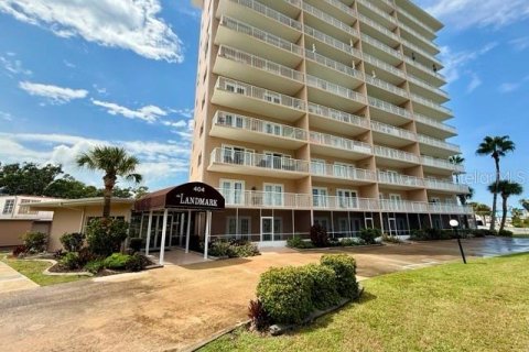 Condo in Daytona Beach, Florida, 2 bedrooms  № 1906429 - photo 1