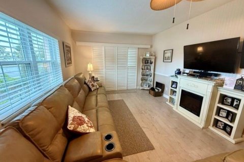 Condo in Daytona Beach, Florida, 2 bedrooms  № 1906429 - photo 22