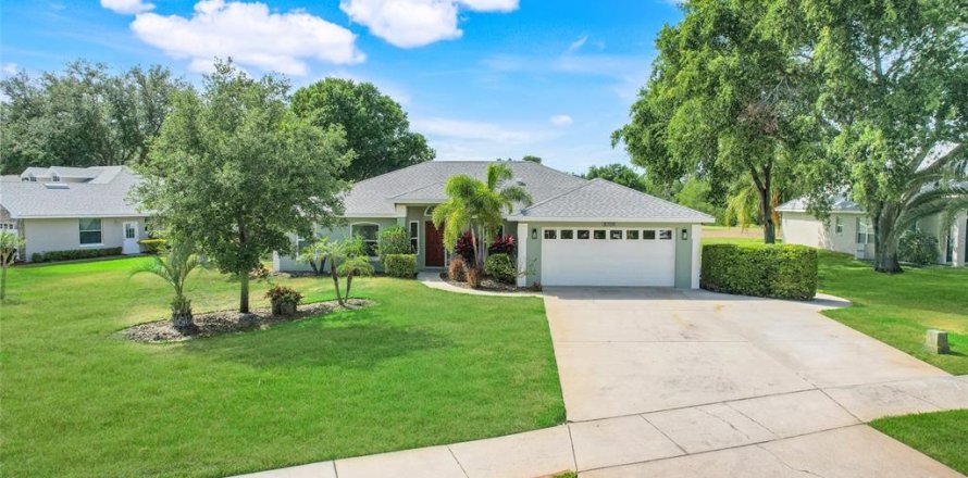 House in Clermont, Florida 4 bedrooms, 174.84 sq.m. № 1666608