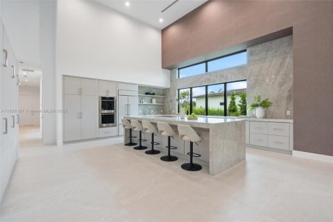 House in Davie, Florida 5 bedrooms, 540.51 sq.m. № 1817056 - photo 10