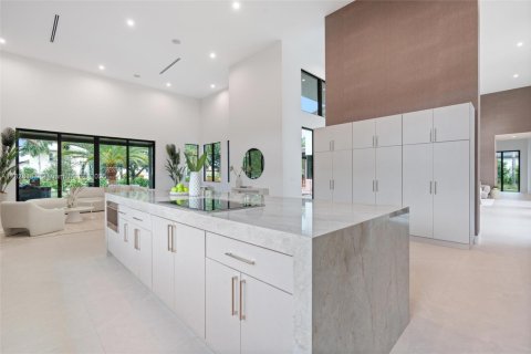 House in Davie, Florida 5 bedrooms, 540.51 sq.m. № 1817056 - photo 14